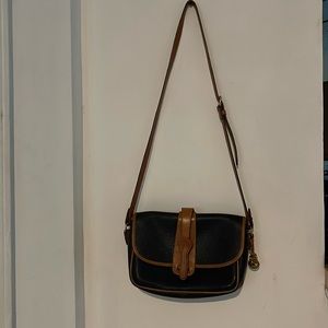 Dooney and Bourke medium crossbody purse smoke free